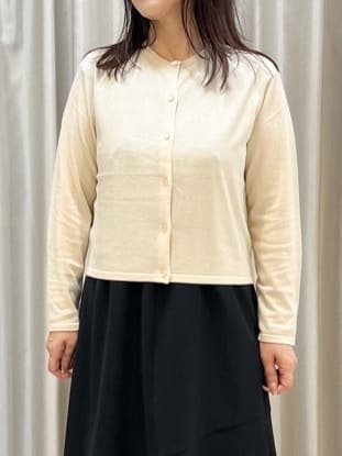 Kiyoさんの「COUP DE CHANCE｜【手洗い可/軽量】シンプルラメ混カーディガン」を使ったコーディネート