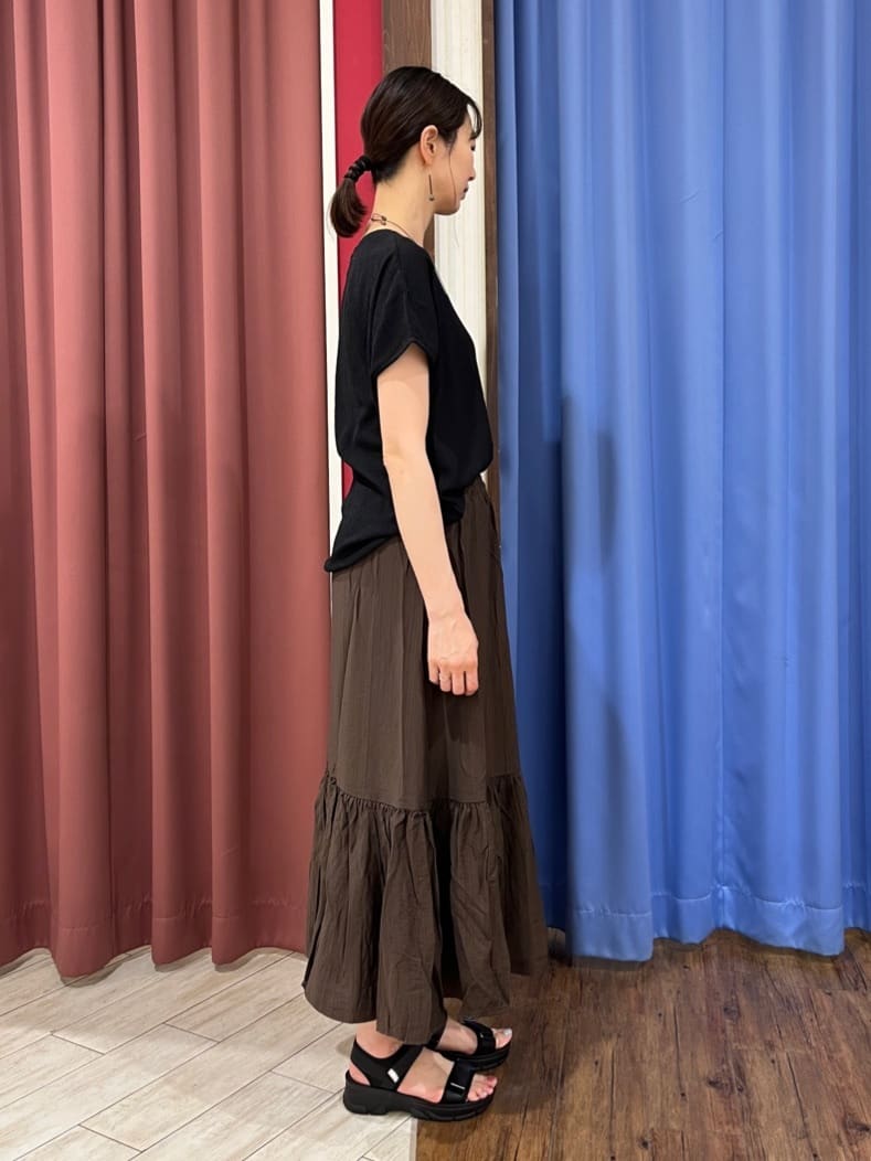 muさんの「SHOO･LA･RUE｜【S-LL】ブラウス見えする 軽やかな着心地の しぼしぼトップス」を使ったコーディネート