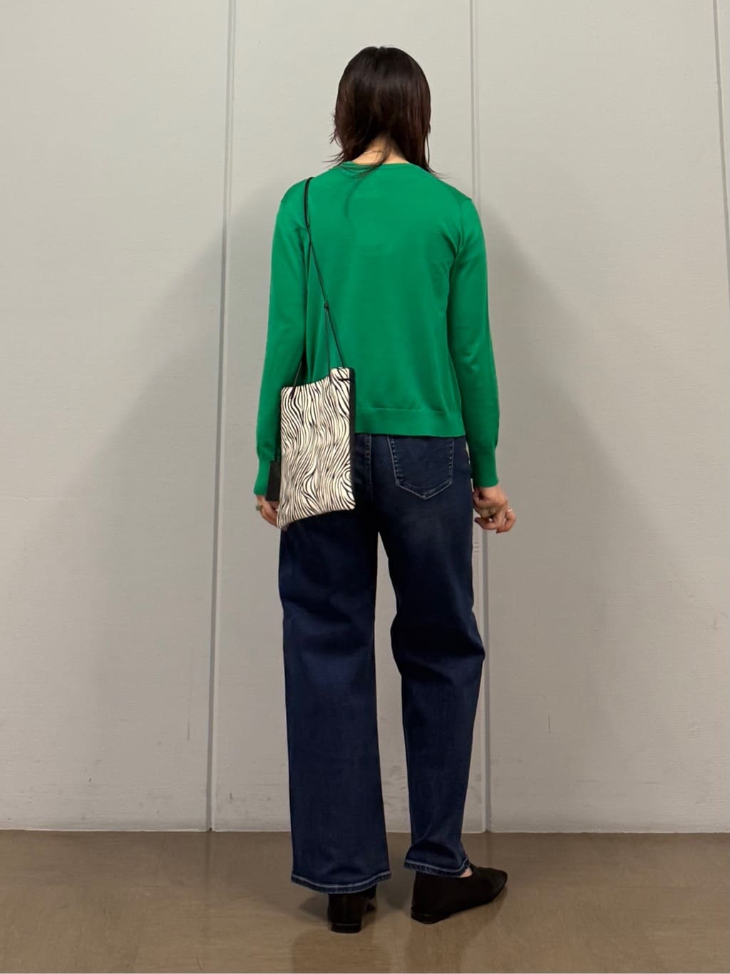 mizukiさんの「INDIVI｜【通年活躍！／アンサンブル可能】クルーネックカーディガン」を使ったコーディネート