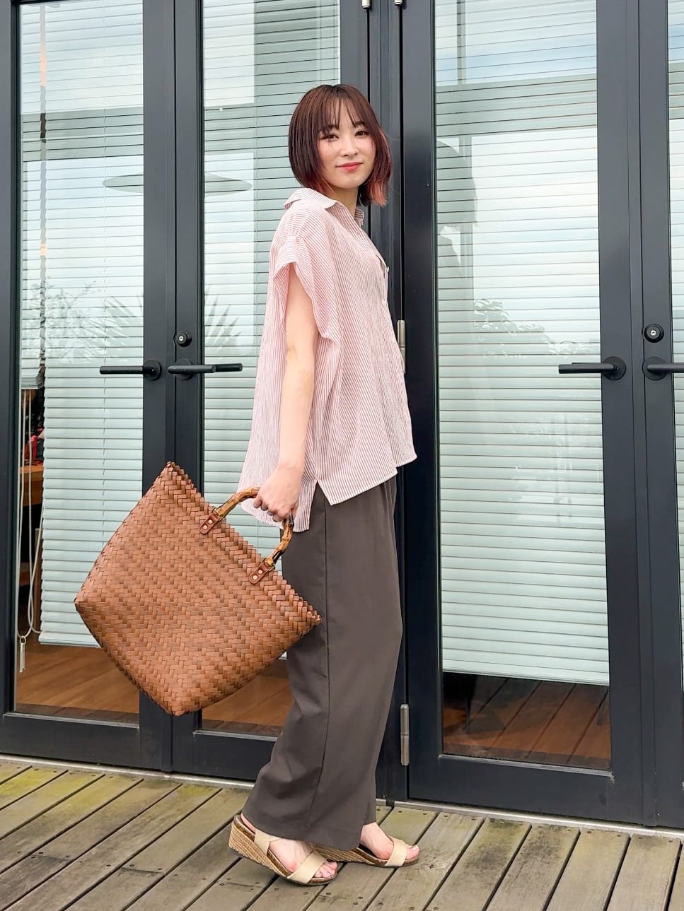 𝐜𝐡𝐢𝐤𝐚さんの「SHOO･LA･RUE｜【S-LL】さらシャリコットン 上品なシアー感のデザインシャツ」を使ったコーディネート