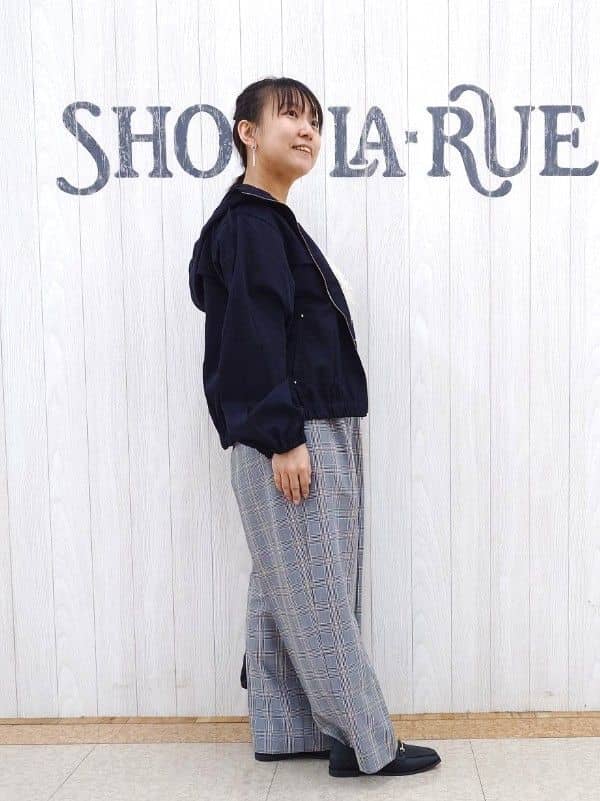 とろろさんの「SHOO･LA･RUE｜【前後2WAY】着るだけで着映える ループヤーンベスト」を使ったコーディネート