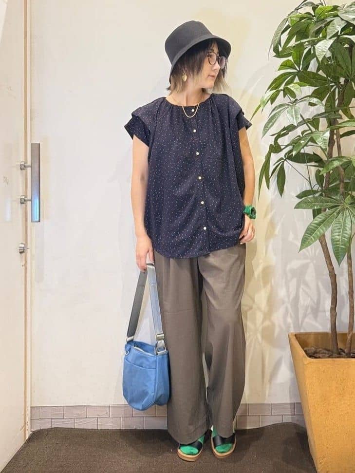 misakiさんの「SHOO･LA･RUE｜【S-LL/ひんやり】きちんと見えで好印象 ドット柄デザイントップス」を使ったコーディネート
