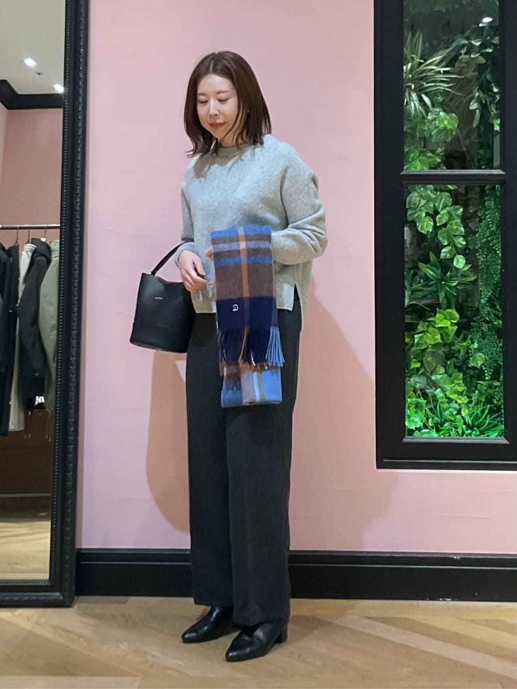maruさんの「DRESSTERIOR｜シュリンクレザーバケットBAG」を使ったコーディネート