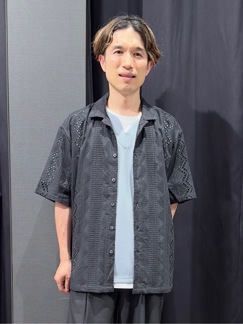 tomoyaさんの「THE SHOP TK｜ツイルキーネック 半袖Tシャツ 接触冷感/洗濯機OK」を使ったコーディネート