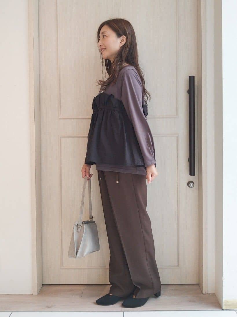 mi-saさんの「SHOO･LA･RUE｜【洗濯機可/S-LL】1枚で華やか フリルドッキングトップス」を使ったコーディネート