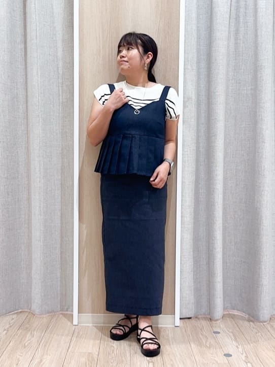 naoさんの「grove｜【2点SET/体型カバー】夏から秋まで着まわせる！プリーツビスチェセットアップ」を使ったコーディネート