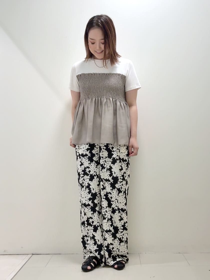 YUIさんの「UNTITLED｜【コットン100/洗える/Tシャツ】シャーリングドッキングペプラム」を使ったコーディネート