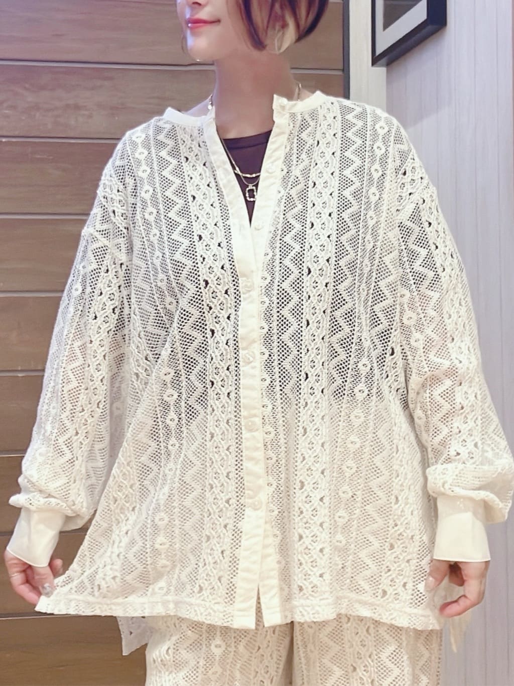 aaamiさんの「SHOO･LA･RUE｜【セットアップ可】レース使いが美しい バンドカラーシャツ」を使ったコーディネート