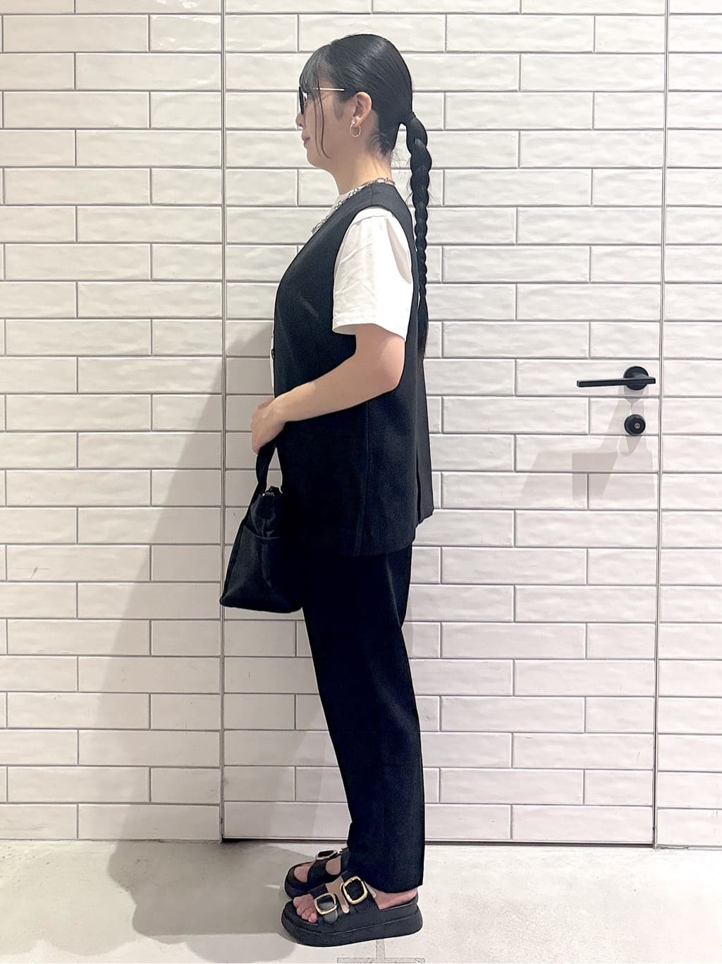 ayumiさんの「OPAQUE.CLIP｜リネンライクVネックジレ【洗濯機洗い可】」を使ったコーディネート