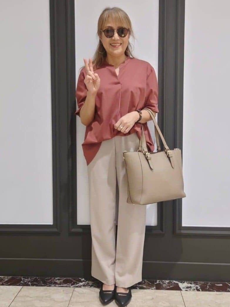 かずえ さんの「Reflect｜【すっきり見え！長め丈／マシンウォッシュ可】スキッパーネックジャージトップス」を使ったコーディネート
