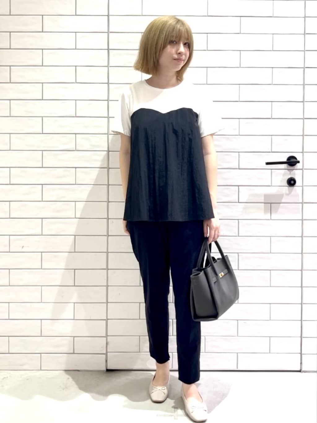 しおりさんの「OPAQUE.CLIP｜麻混ハイストレッチイージースティックパンツ【洗濯機洗い可】」を使ったコーディネート