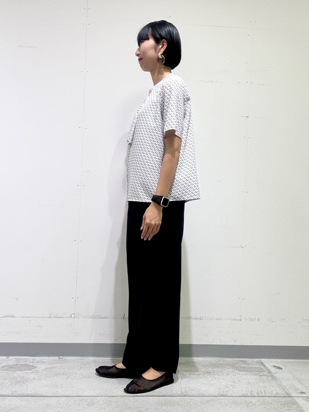 naoさんの「INDIVI｜【洗える／UVケア】幾何学柄＆無地ボウタイブラウス」を使ったコーディネート