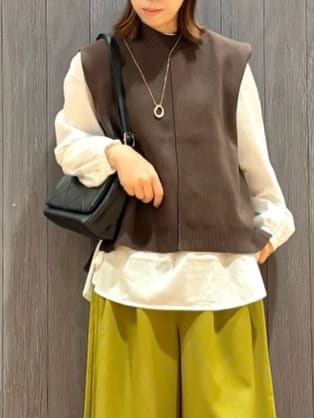 meiさんの「SHOO･LA･RUE｜【S-LL/2点セット】脚のラインを拾いにくい ベルト付きタックスカーチョパンツ」を使ったコーディネート