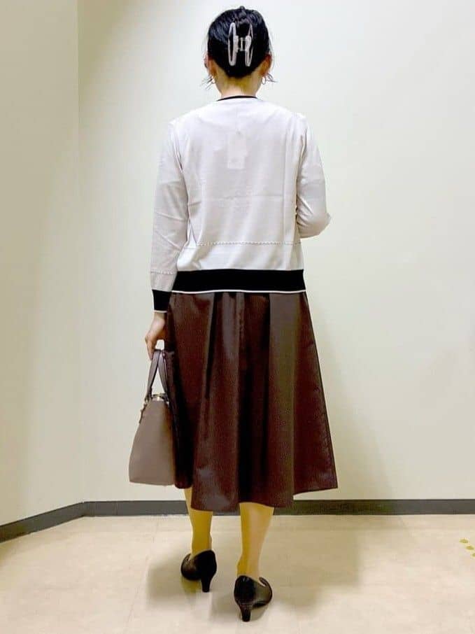  beni_gingerさんの「Reflect｜【WEB先行カラーあり／手洗い可／アンサンブル可】バイカラーカーディガン」を使ったコーディネート