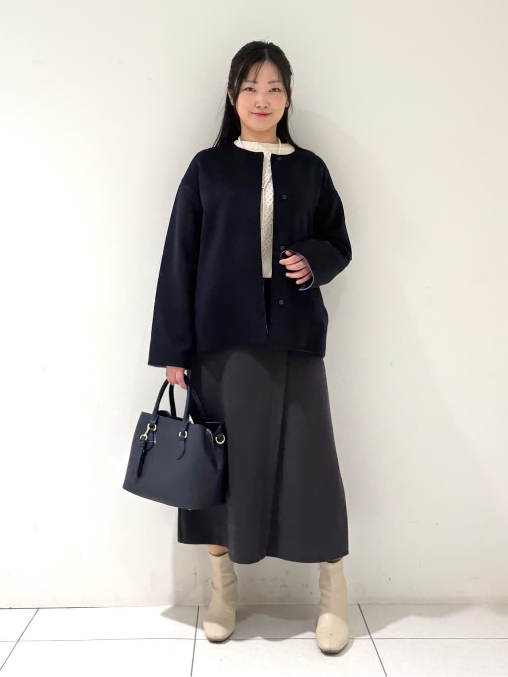 momokoさんの「INDIVI｜【配色デザイン／ショート丈】ウールリバー ノーカラーコート」を使ったコーディネート