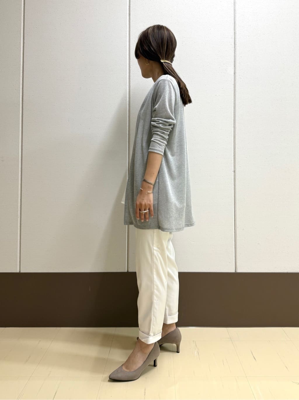 mamiさんの「INDIVI｜【洗える／レイヤードにも活躍】ペプラムインナートップス」を使ったコーディネート