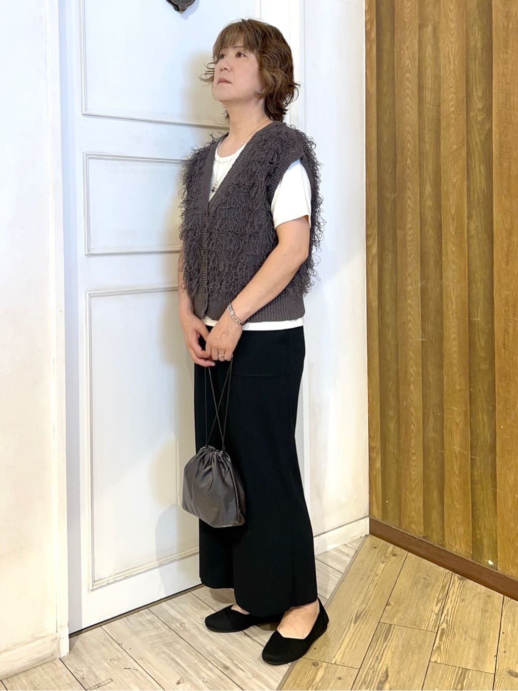 yuriyuriさんの「SHOO･LA･RUE｜【前後2WAY】着るだけで着映える ループヤーンベスト」を使ったコーディネート