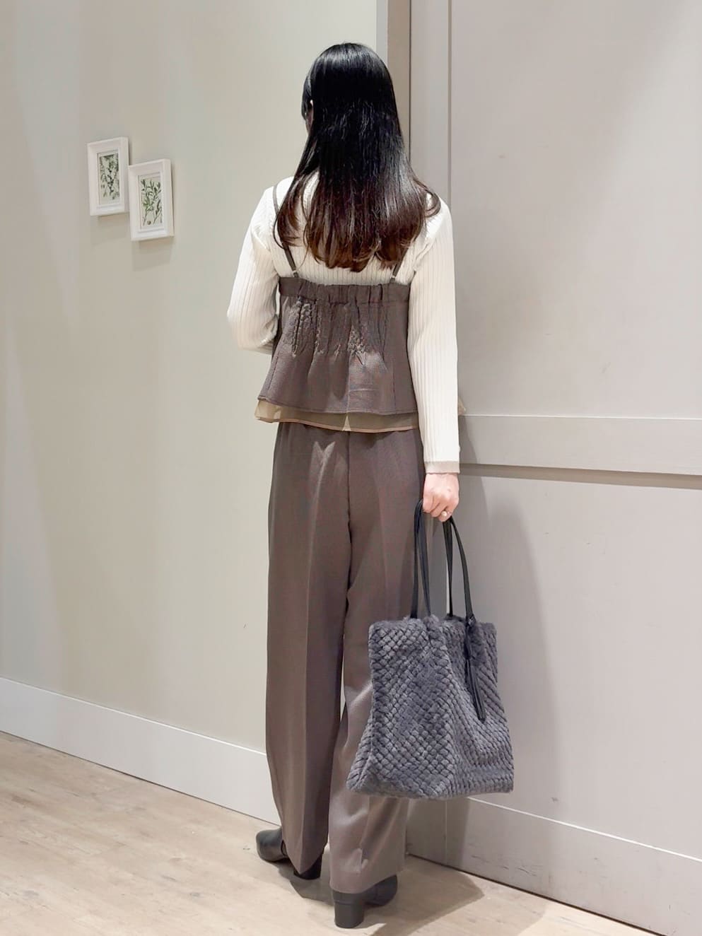 Mayuさんの「grove｜【2点SET/体型カバー】透け感とレイヤードで大人の遊び心を、ビスチェSET UP」を使ったコーディネート