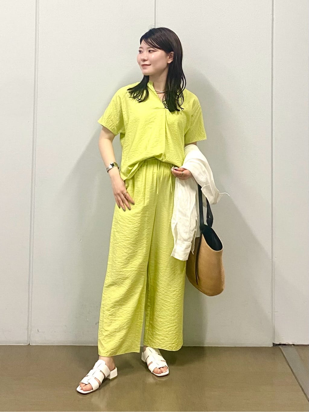 misakiさんの「INDIVI｜【洗える／UVケア／SETUP可能】ドロストワイドパンツ」を使ったコーディネート