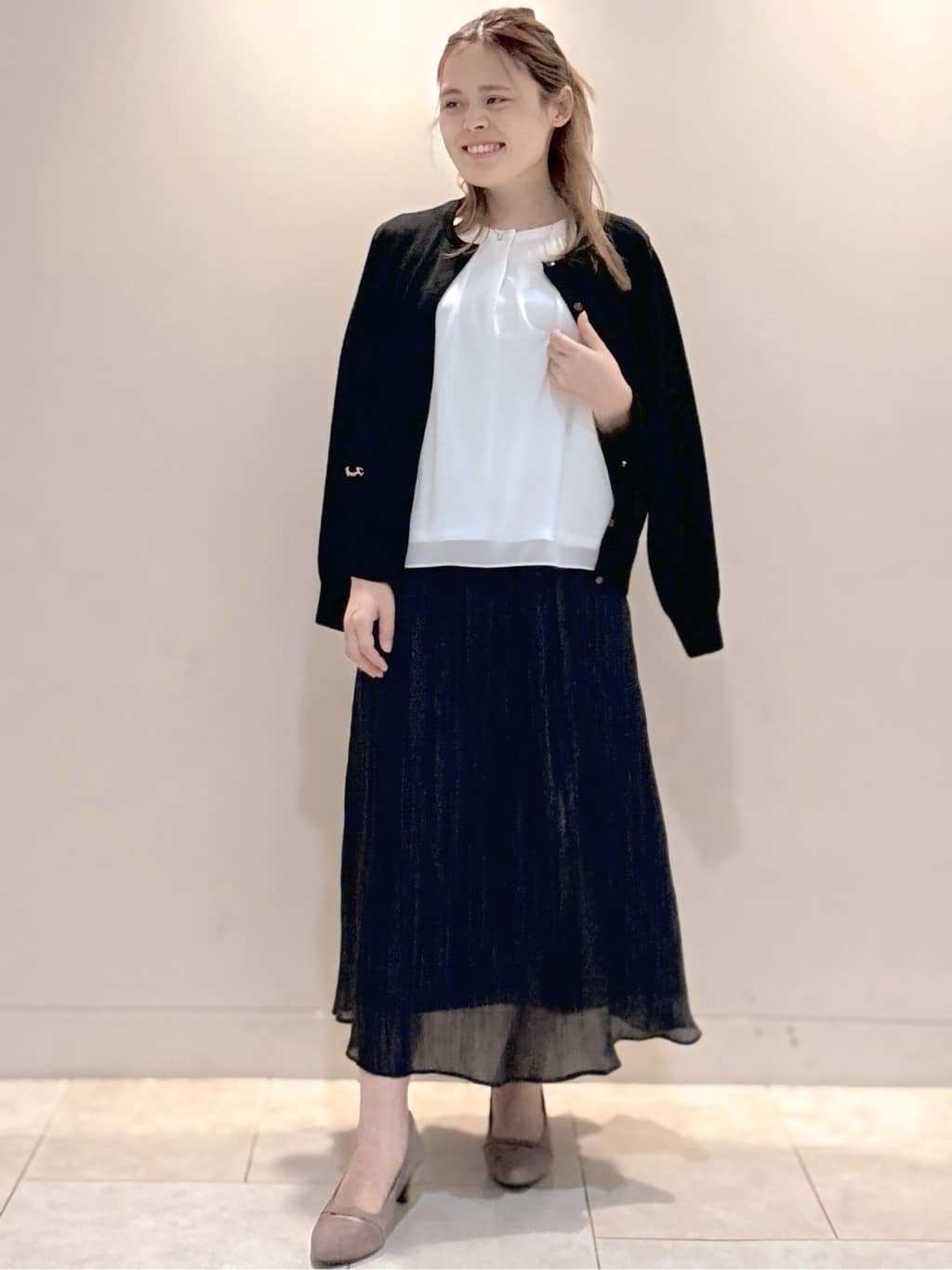 S&auml;K&iuml;さんの「Reflect｜【一枚着で着映え◎／ジャケットのインナーにも】フロント開きブラウス」を使ったコーディネート