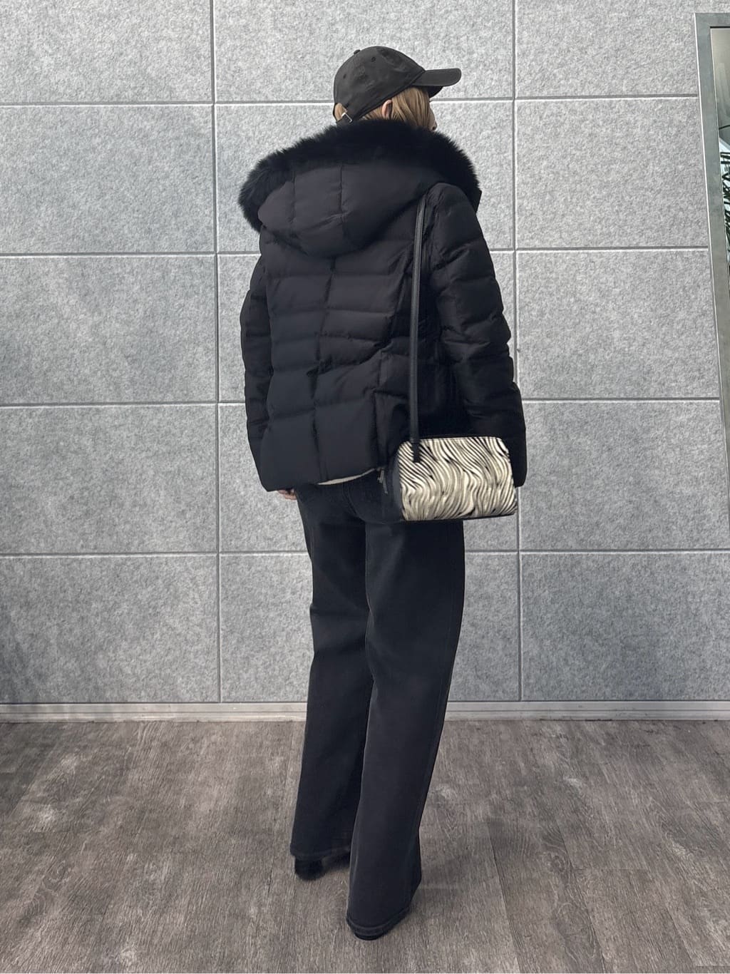 kotakiさんの「INDIVI｜【名品／撥水／抗菌防臭】ショート丈リサイクルダウンコート」を使ったコーディネート