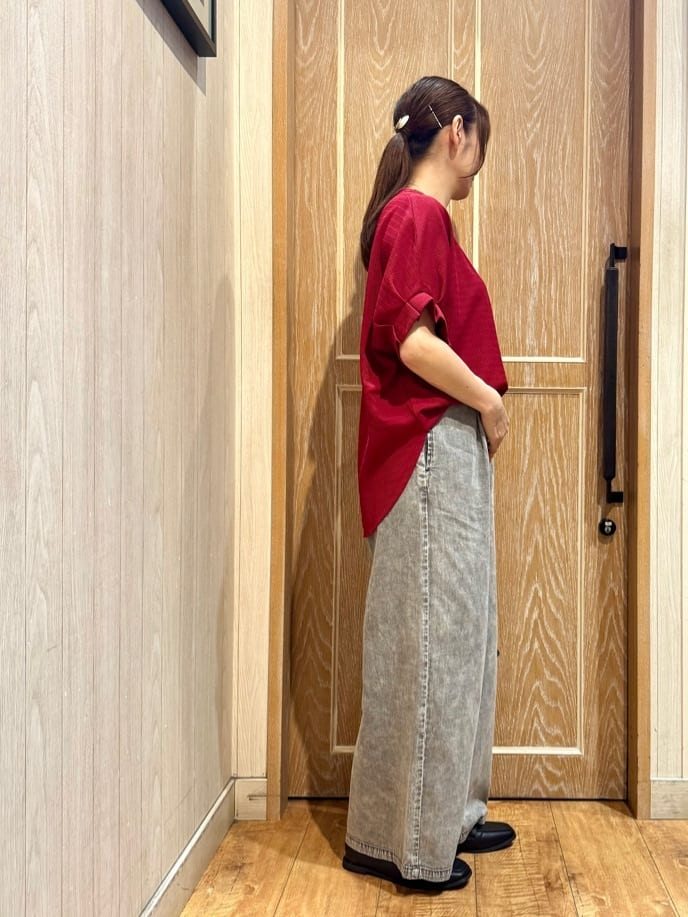 KAORIさんの「SHOO･LA･RUE｜【洗える】お袖のタックがアクセント インせず着られる さらさらドルマントップス」を使ったコーディネート