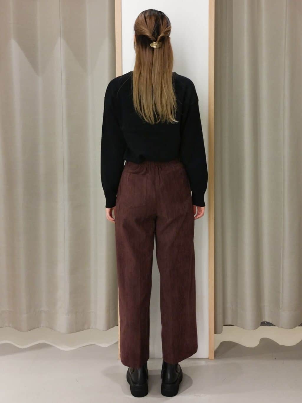 ミリさんの「THE SHOP TK｜【すっきりシルエットが叶う】大人のためのVネックニット/毛玉になりにくい/静電気防止/洗濯機OK」を使ったコーディネート