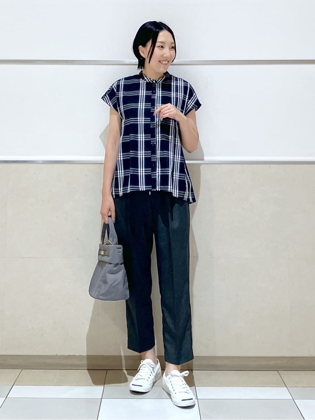 eriko さんの「Dessin｜【ウエストゴム・洗える】センターライン入りテーパードパンツ（XS～L）」を使ったコーディネート