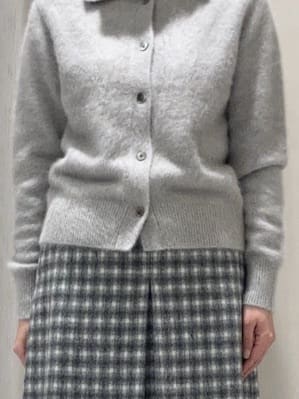 わたなべさんの「UNTITLED｜【ふわふわニット/オンオフ使える】フォックスカシミヤ衿付きカーディガン」を使ったコーディネート