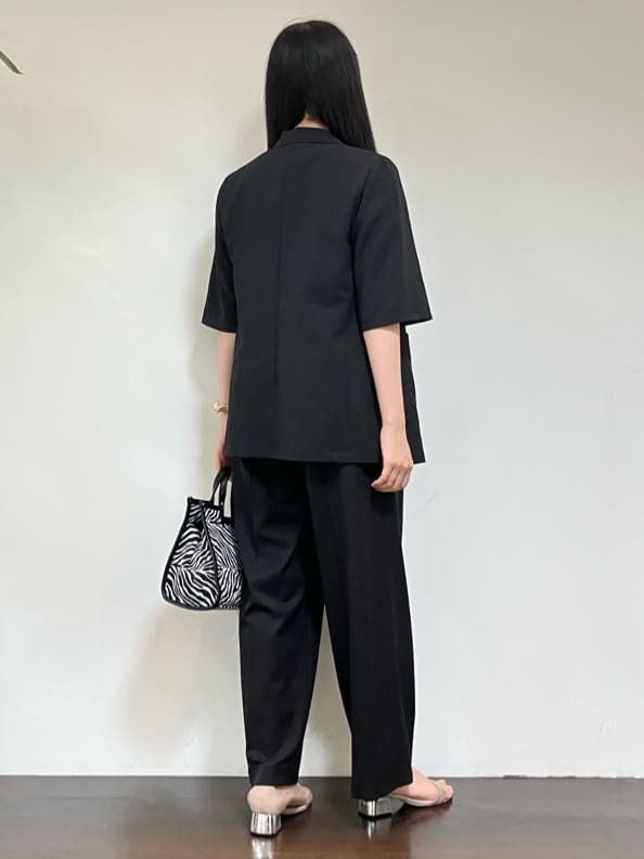 カレンさんの「UNTITLED｜【吸水速乾/洗える】ハーフスリーブジャケット」を使ったコーディネート