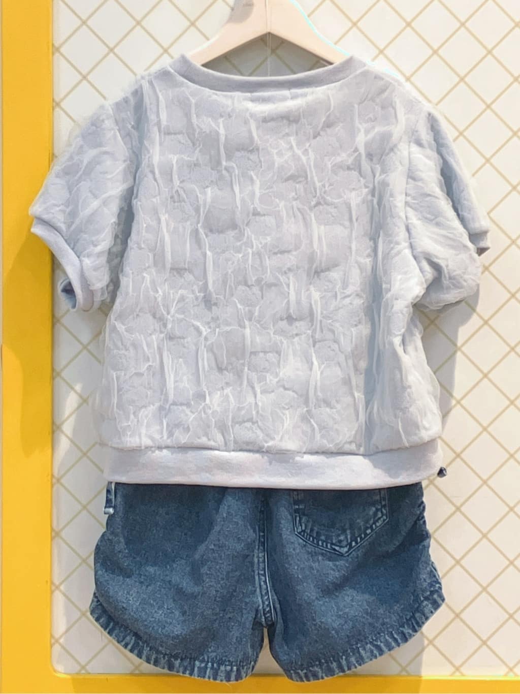 蒼さんの「SHOO･LA･RUE｜◆【130-150cm】シアーの凹凸感が大人っぽい デザイントップス」を使ったコーディネート