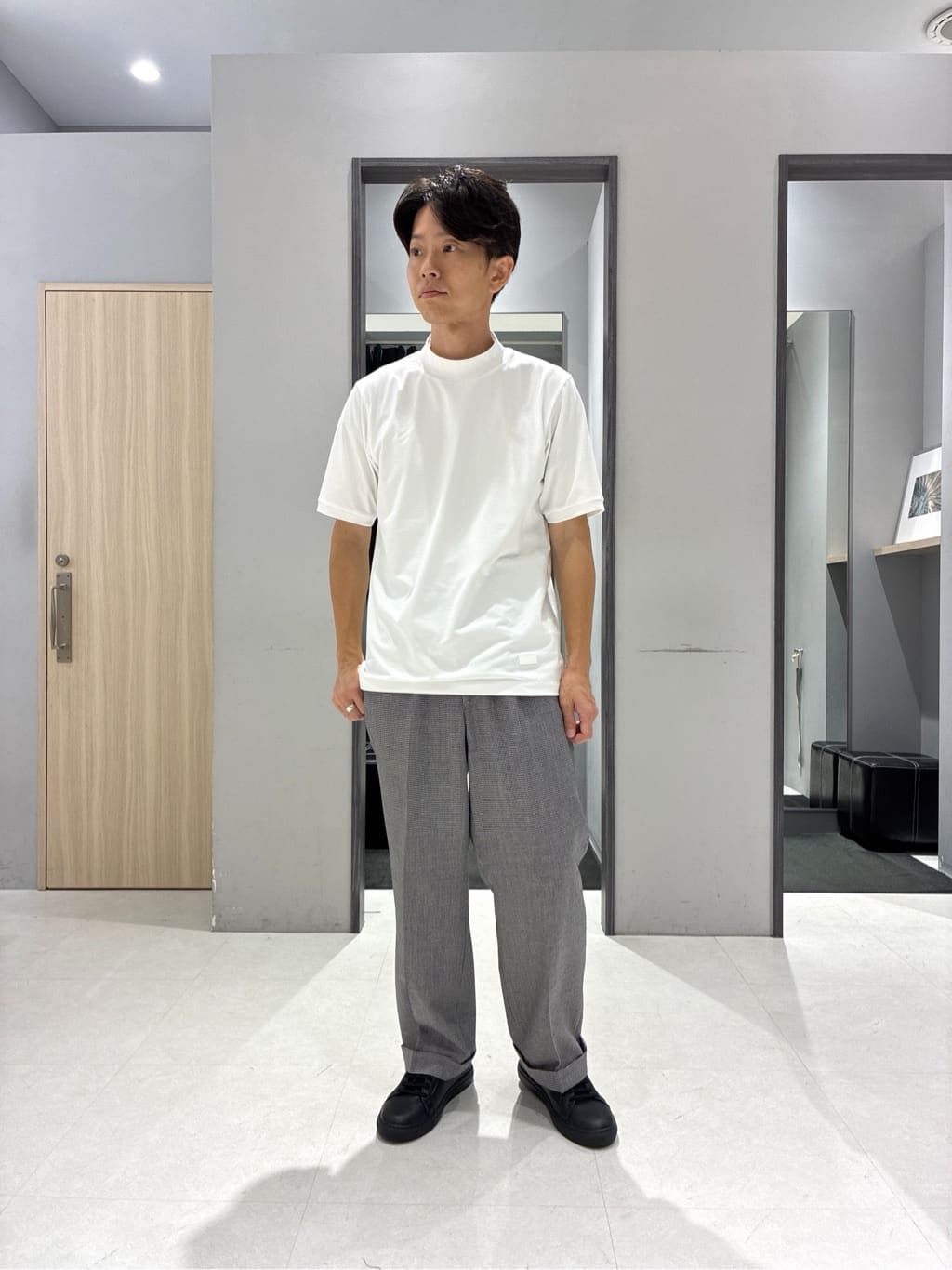 わいずみさんの「TAKEO KIKUCHI｜【3D ナイロン ストレッチ】ジップアップ フードブルゾン」を使ったコーディネート
