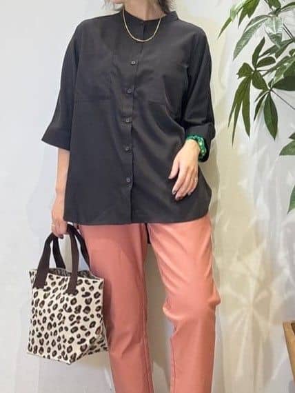 misakiさんの「SHOO･LA･RUE｜【S-LL/洗濯後しわになりにくい】コットン風 前あきドルマンブラウス」を使ったコーディネート