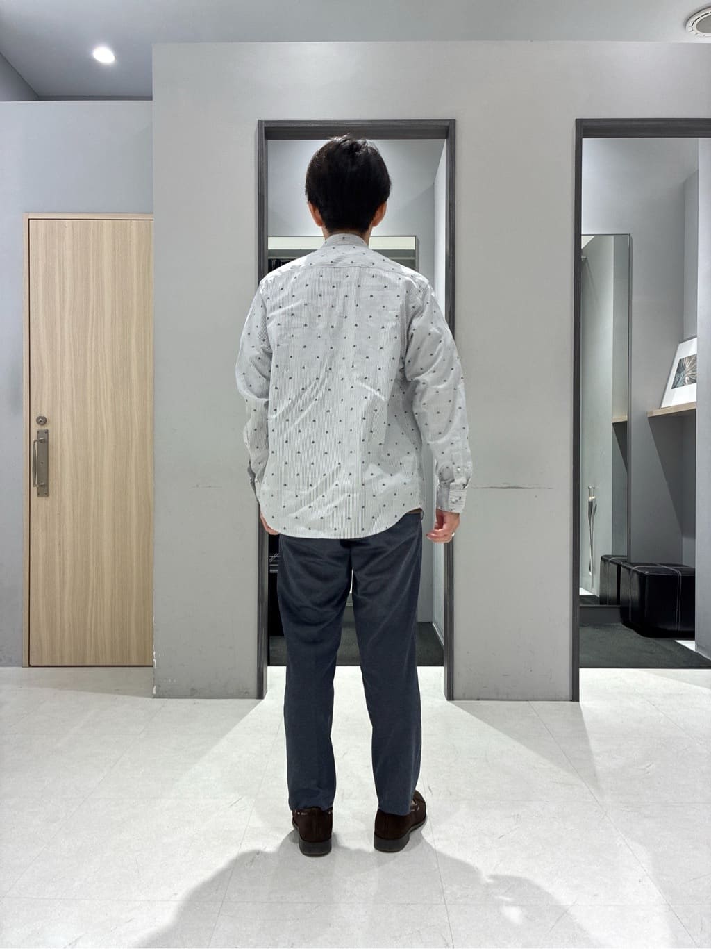 わいずみさんの「TAKEO KIKUCHI｜ハットモチーフ ジャカード ストライプ シャツ」を使ったコーディネート