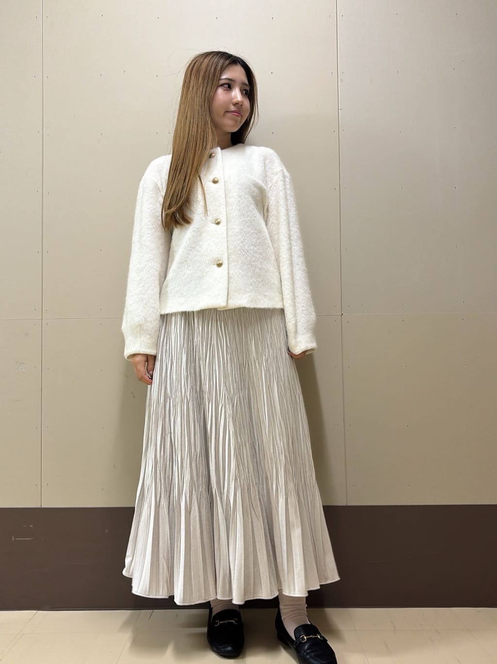 rimaさんの「UNTITLED｜【ジャケット風/メタルボタン】アルパカ混シャギーカーディガン」を使ったコーディネート