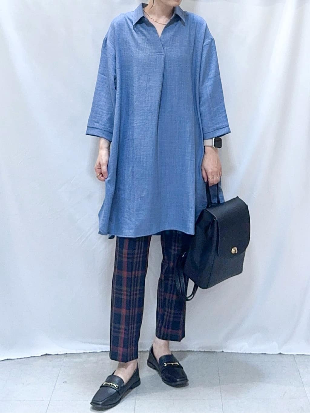 𝐇𝐢𝐫𝐨𝐦𝐢さんの「SHOO･LA･RUE｜【S-LL/体型カバー】さらっとしたタッチが魅力 デニムライクチュニック」を使ったコーディネート