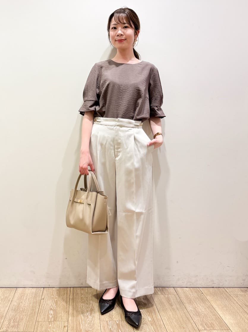 ayaさんの「index｜《8色展開／XS-LLサイズ》タックパフスリーブブラウス【洗濯機洗い可／吸水速乾／防シワ／抗ピル】」を使ったコーディネート