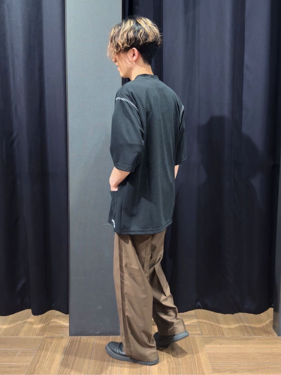 tomoyaさんの「THE SHOP TK｜ツイルステッチ半袖カーディガン【洗濯機OK/接触冷感】」を使ったコーディネート