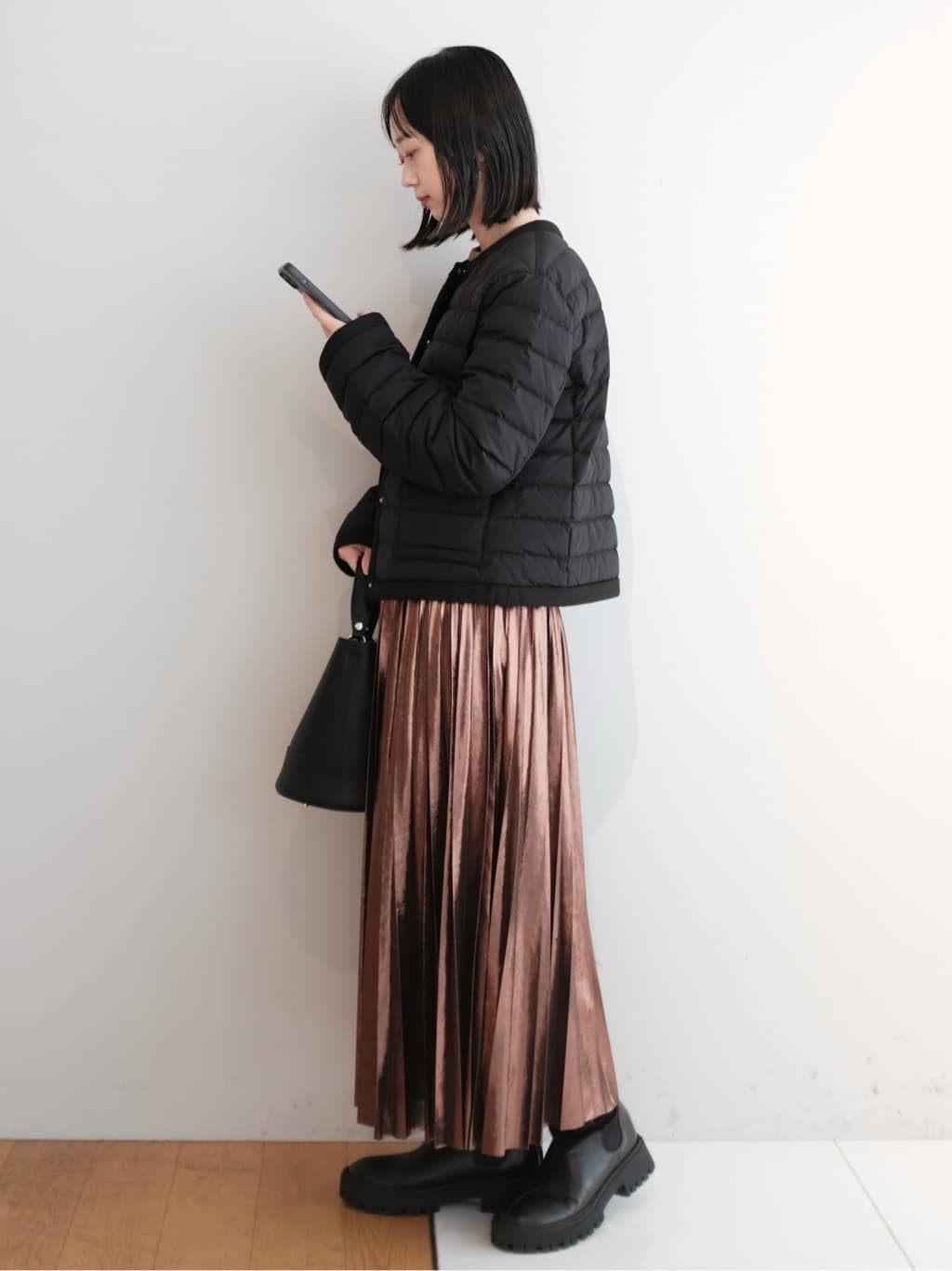 Kishimotoさんの「DRESSTERIOR｜◆【洗える/ストレッチ性/オンオフ】箔プリントプリーツスカート」を使ったコーディネート