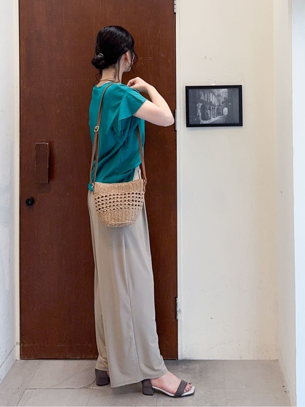 𝐇𝐢𝐫𝐨𝐦𝐢さんの「SHOO･LA･RUE｜【S-LL/ひんやり/UV】リラクシーな穿き心地 エアリーワイドパンツ」を使ったコーディネート