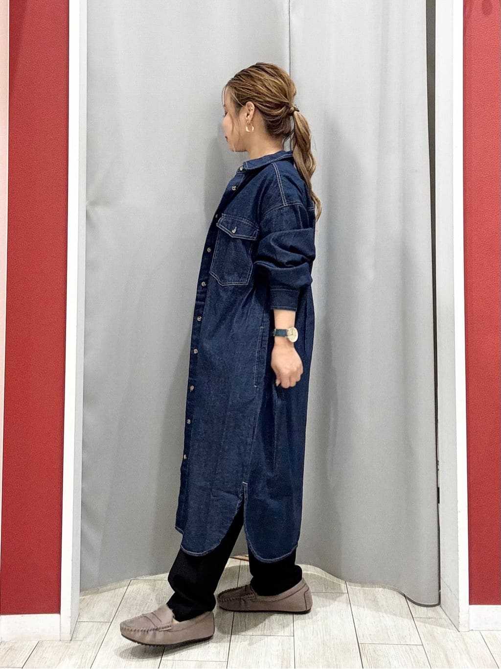 shioさんの「SHOO･LA･RUE｜【S-LL】ロングシーズン活躍 デニムシャツワンピース」を使ったコーディネート