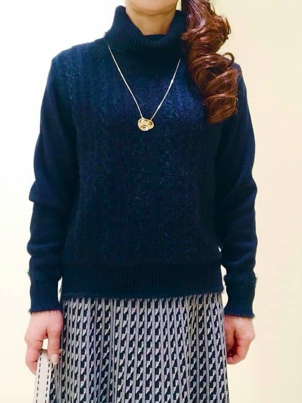 花さんの「Reflect｜【ほんのりラメ感◎】ふわふわフェザーヤーンハイネックニット」を使ったコーディネート