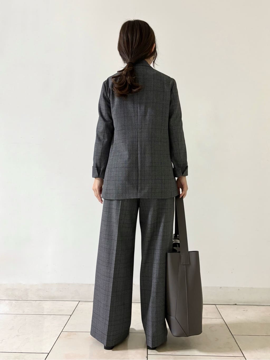 kahoさんの「INDIVI｜【褒められパンツ】ワンタックワイドパンツ」を使ったコーディネート