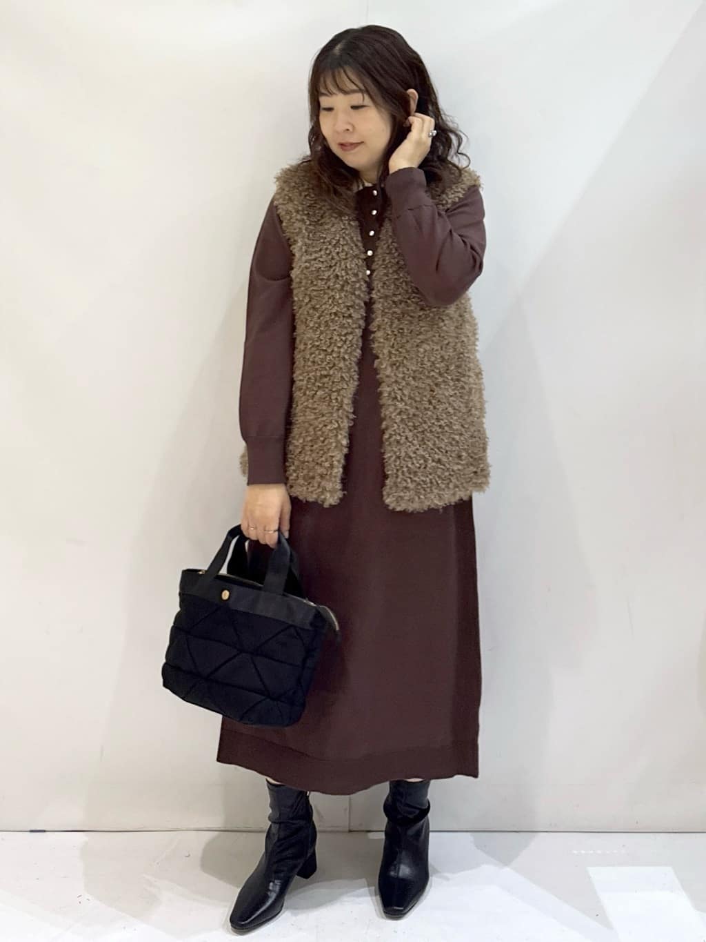 nakkoさんの「OPAQUE.CLIP｜カーリーフェイクファーベスト【洗濯機OK】」を使ったコーディネート