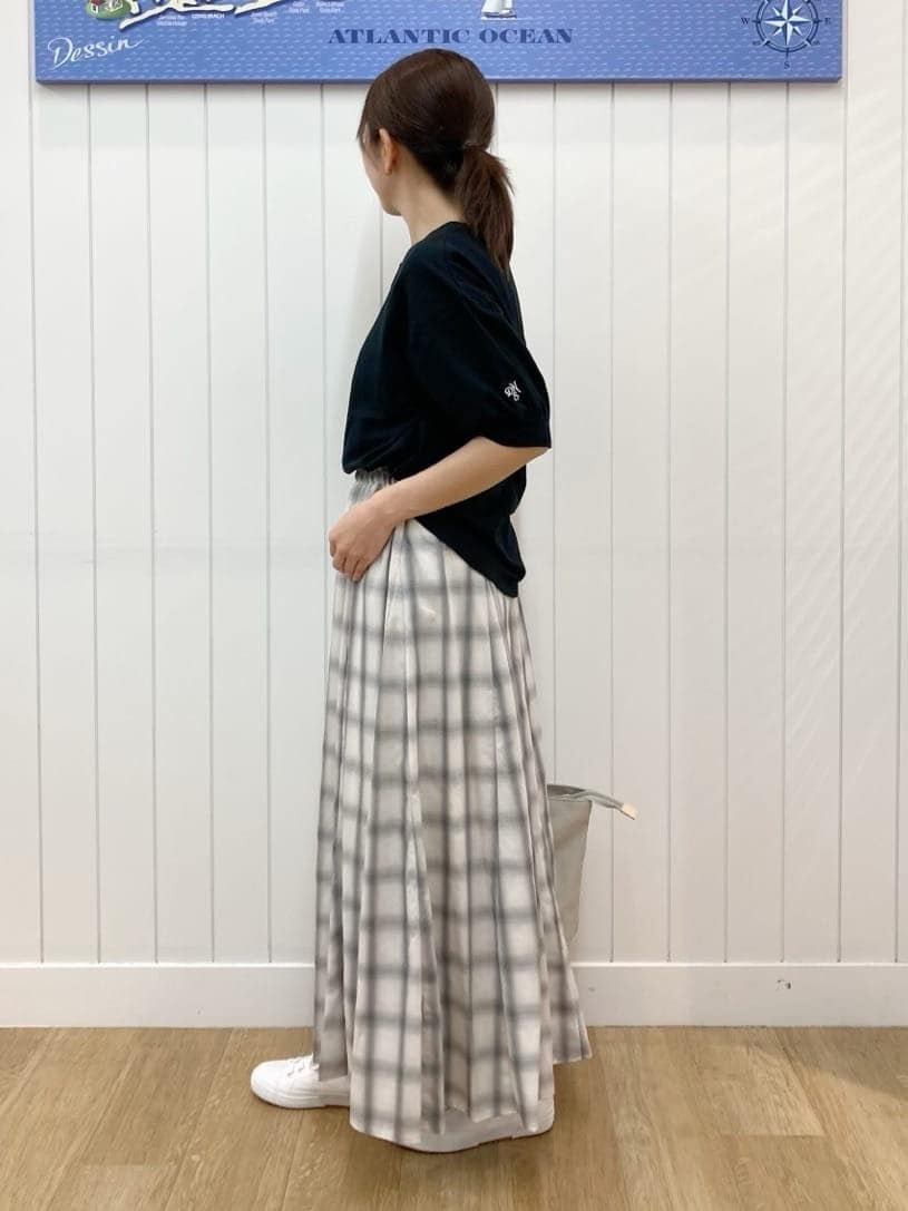yoshiさんの「Dessin｜【360度可愛い/前後2WAY/洗える】ライトコットンヘンリーカットソー」を使ったコーディネート