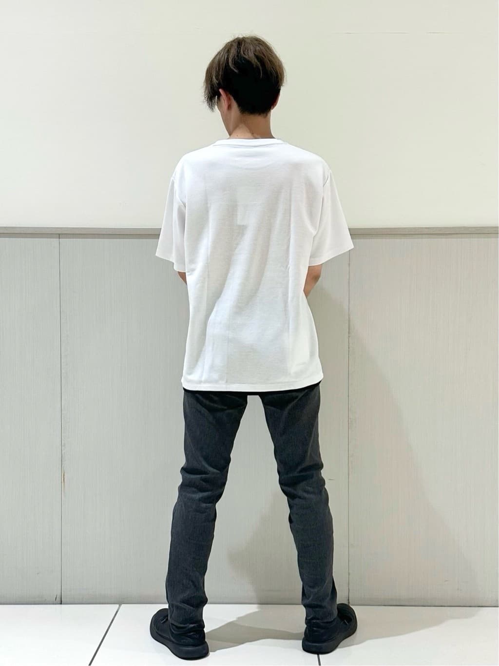 tomoyaさんの「THE SHOP TK｜プレミアムスキニーパンツ ストレッチ+ 接触冷感／洗濯機OK」を使ったコーディネート