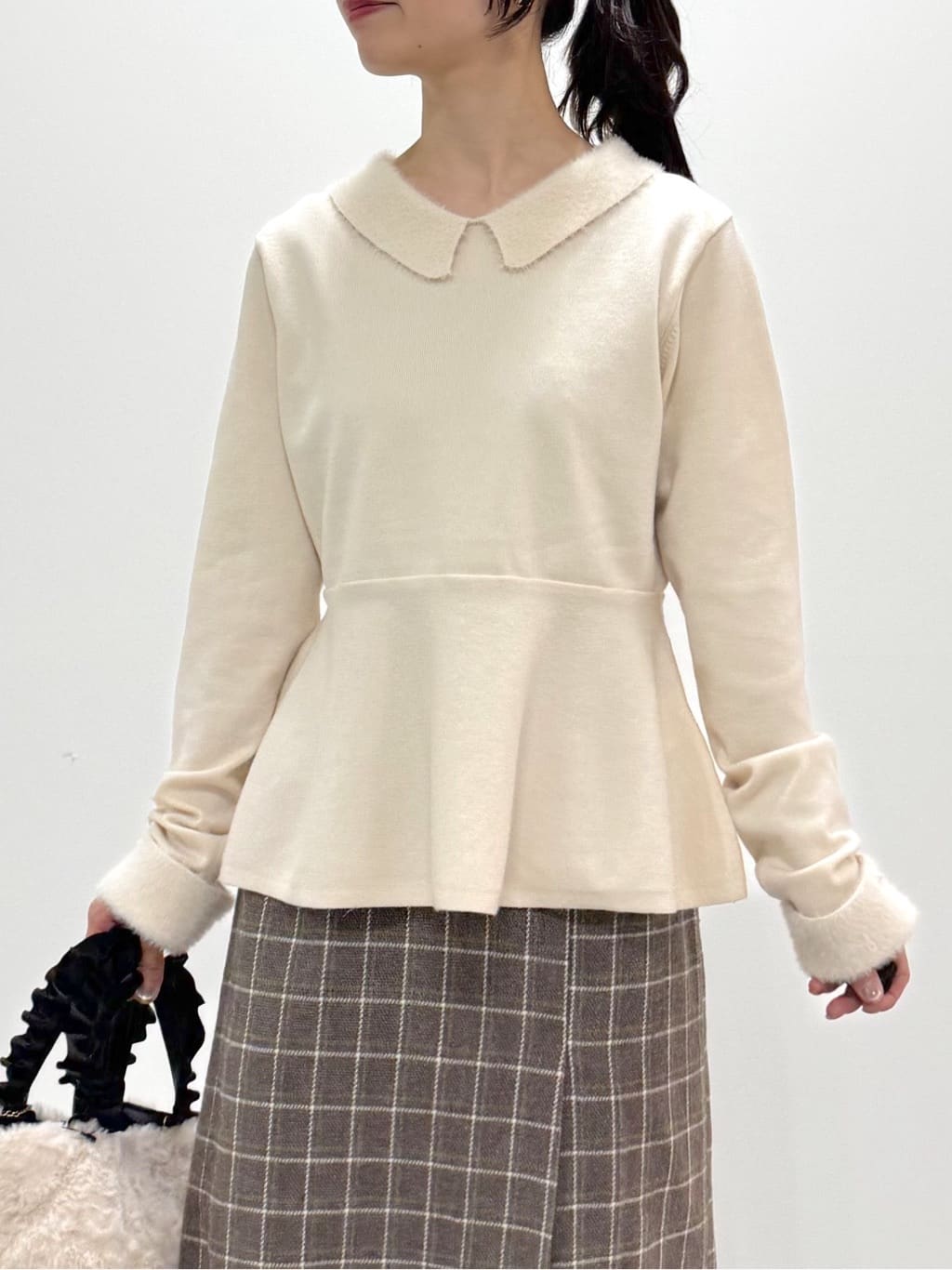 kozuさんの「index｜フェザードッキングペプラムニット【洗濯機OK】」を使ったコーディネート