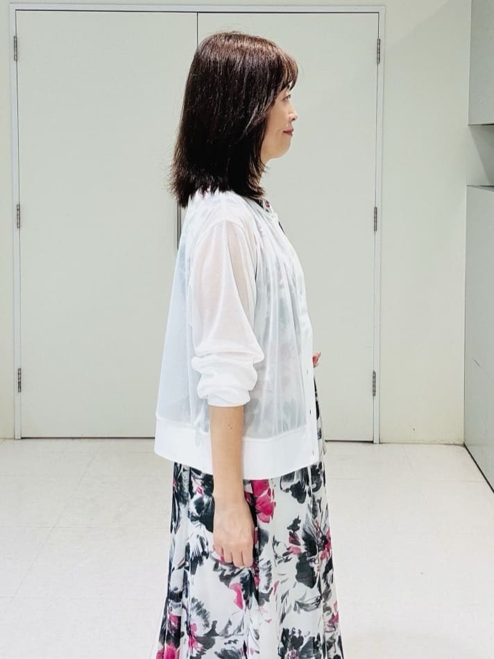 makiさんの「UNTITLED｜【シアー/エレガント/花柄/夏ワンピ】ペイントフラワーワンピース」を使ったコーディネート