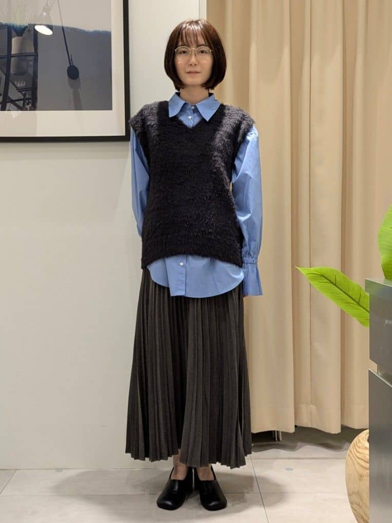 なめさんの「THE SHOP TK｜ふわふわフェザーベスト/洗える」を使ったコーディネート
