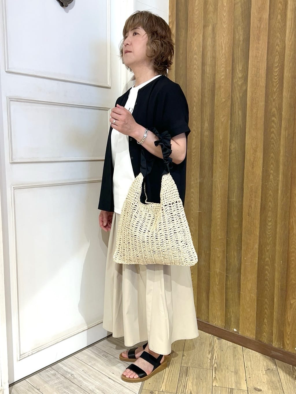 yuriyuriさんの「SHOO･LA･RUE｜【洗える/プチプラ】大人の抜け感をプラスする バンドカラーシャツ」を使ったコーディネート